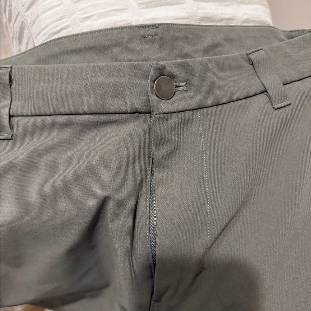 lululemon athletica Men's Athletic Shorts in Beige with Black Liner